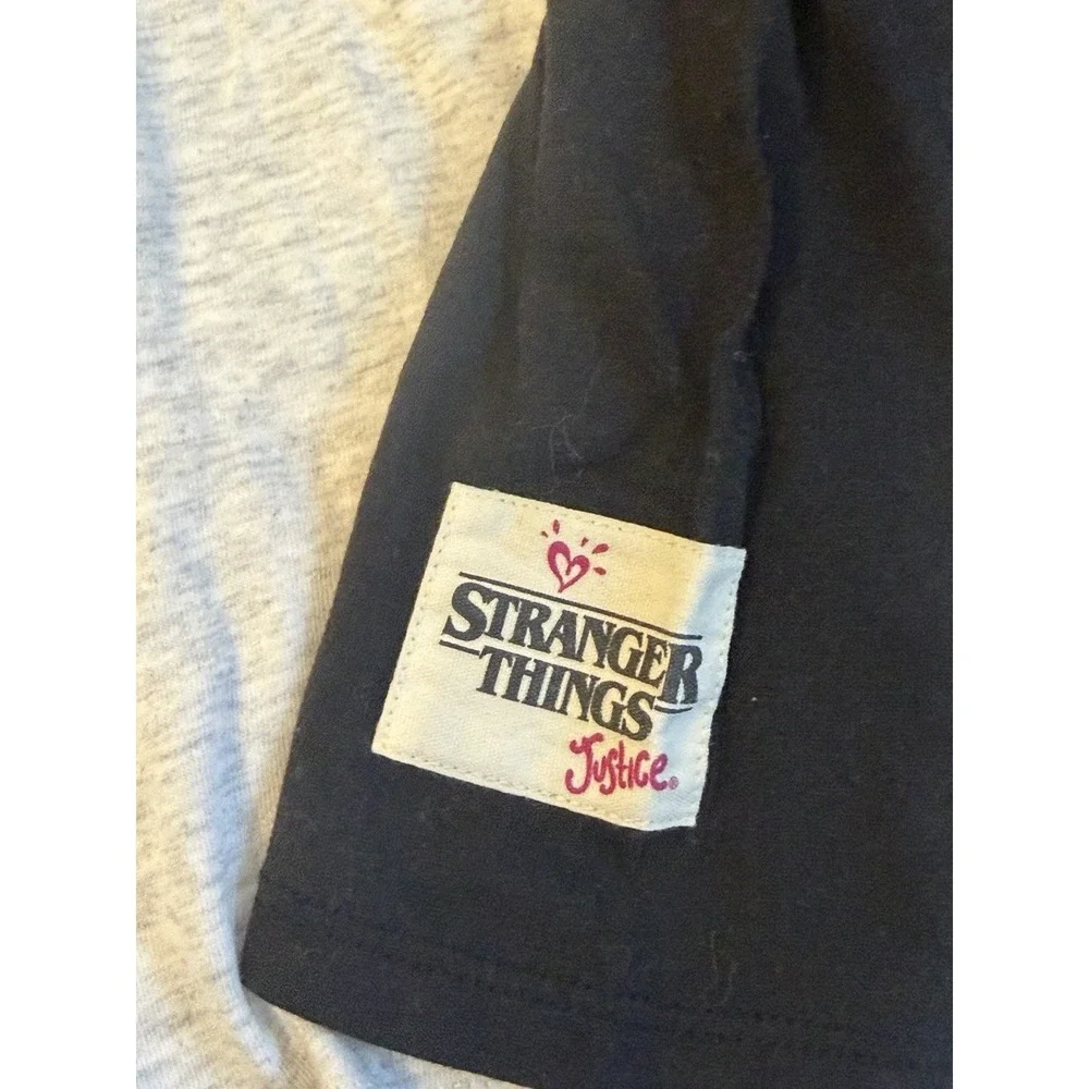 Justice Stranger Things Skater Rink O Mania Roller Skates‎ Shirt Size Medium 10